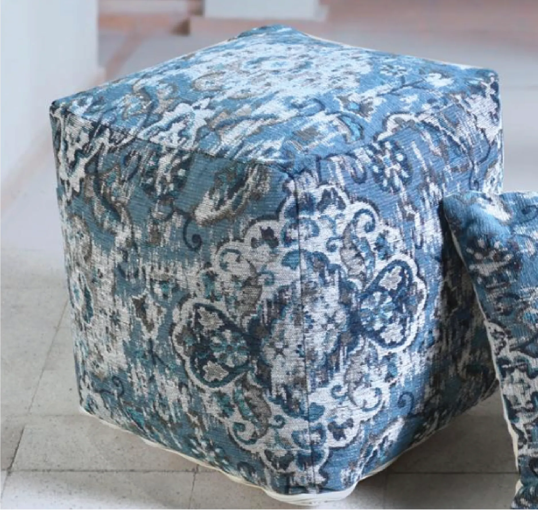 Mesia Pouf Blue 40 x 40 x 40 CM